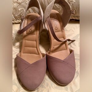 Me Too - Taupe Ankle-Strap Women’s Sandals.7.5